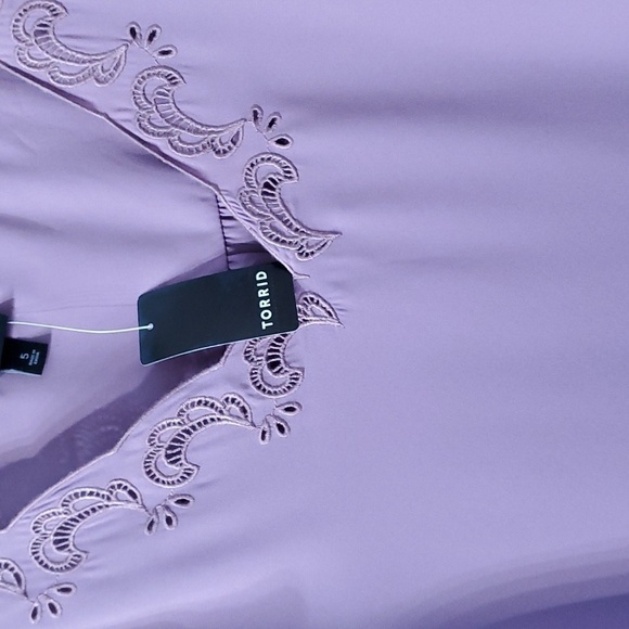 Women's 5X NWT lavender blouse, enbroidery around neck. Layed sleeves. - Picture 2 of 10